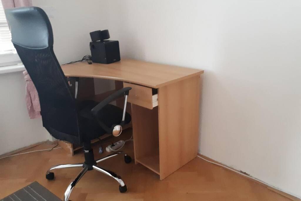 Room In Apartment Prague 3 Bagian luar foto