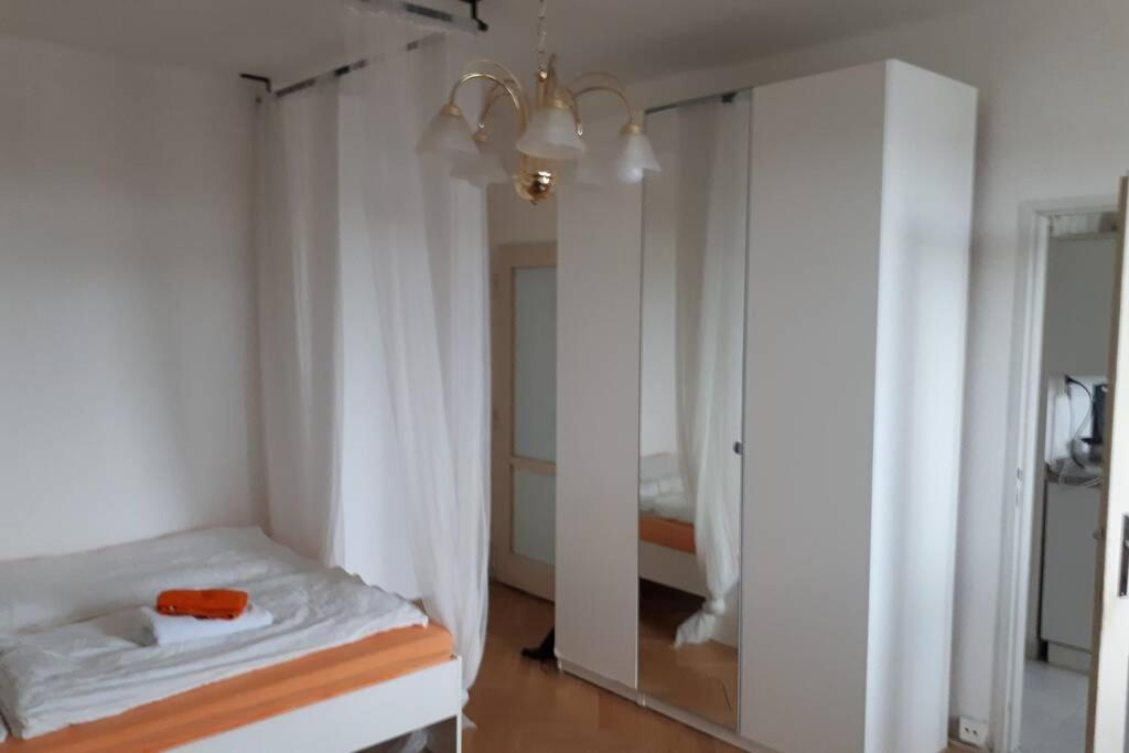 Room In Apartment Prague 3 Bagian luar foto