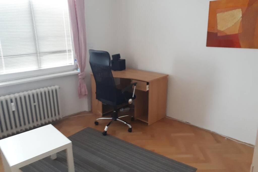 Room In Apartment Prague 3 Bagian luar foto